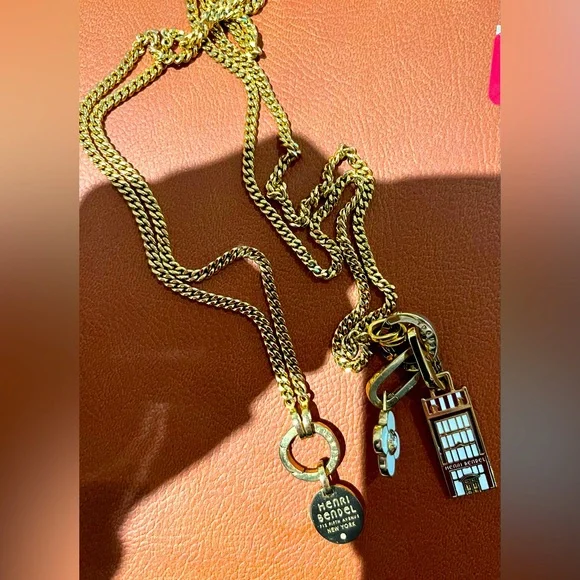 RARE Henri Bendel Necklace with 2 Charms including Iconic Flagship 5th Ave - Picture 3 of 3